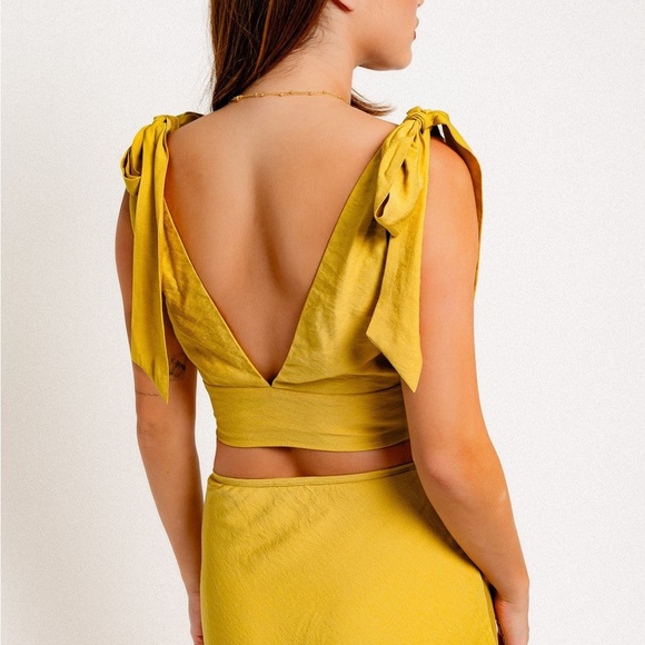 Le Lis V-Neck back Tie Crop Top & Bias Maxi Skirt Set - Picture 8 of 11
